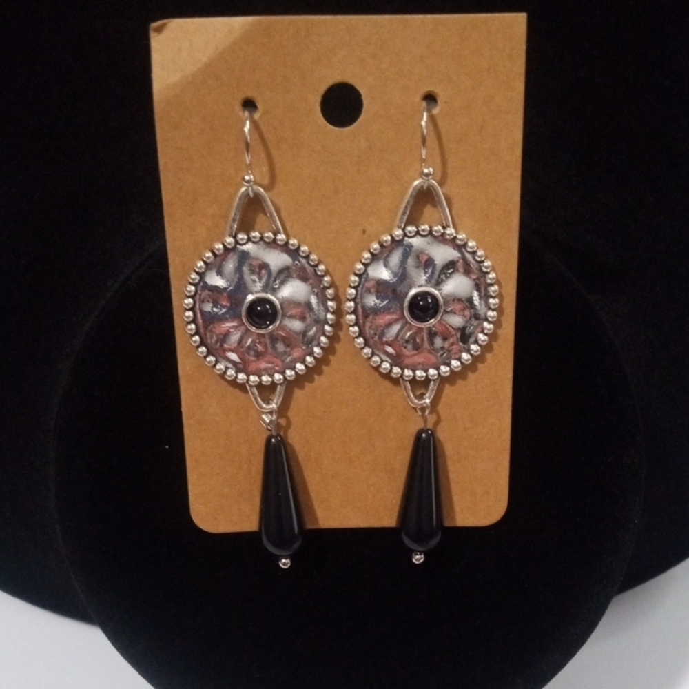 ELEGANT SILVER AND BLACK DANGLE EARRINGS SET NWT